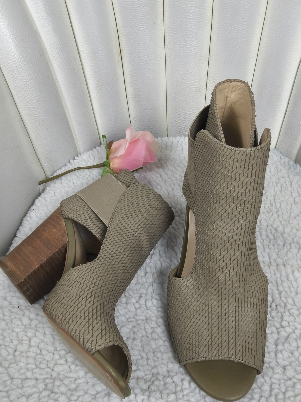 Botkier Olive Textured Open-Toe Block Heel Booties Size 9M - Picture 6 of 7